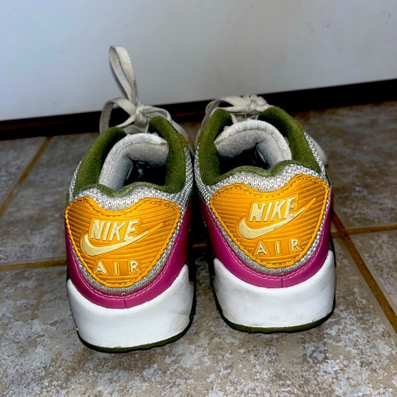 Nike AirMax Shoes size 9 in mens. Slightly worn, great condition. - Picture 2 of 7